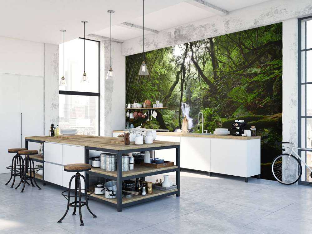 Wodospad otoczony drzewami