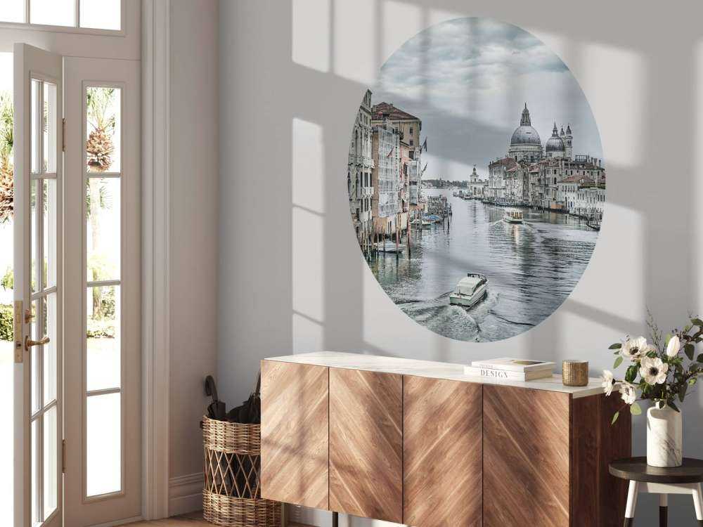 Kanał z łodziami w Wenecji