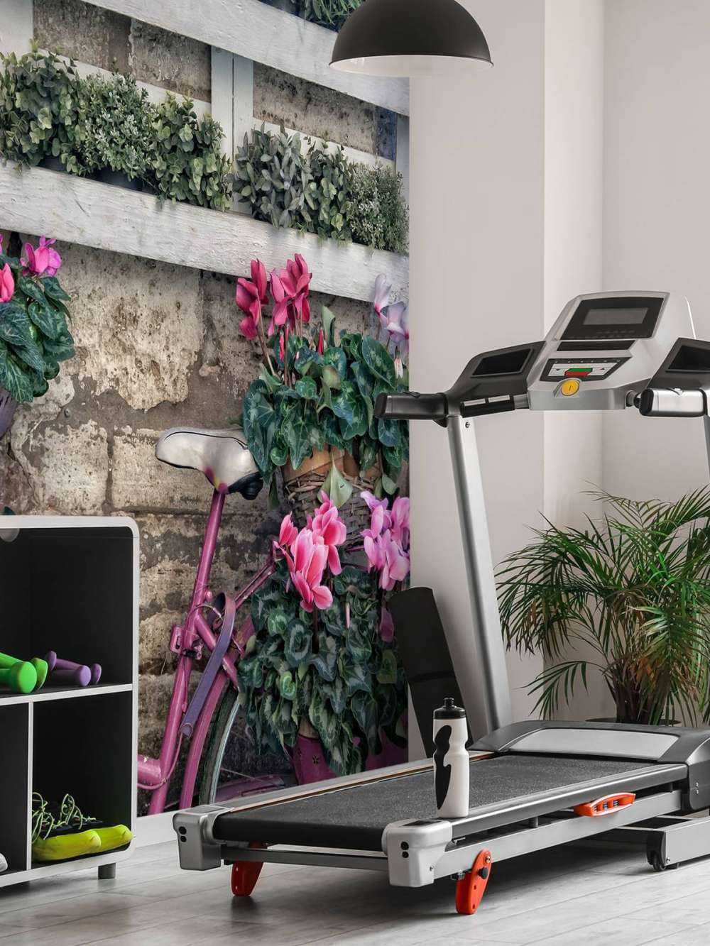 Rower zabytkowy z kwiatami