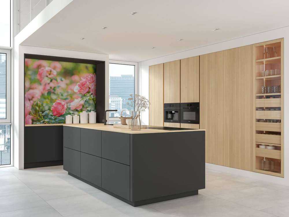 Jasnoróżowy krzew róży